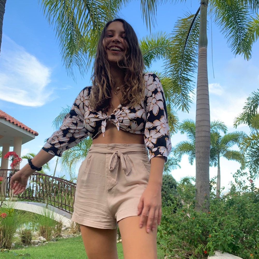 Valija beige high waisted shorts!